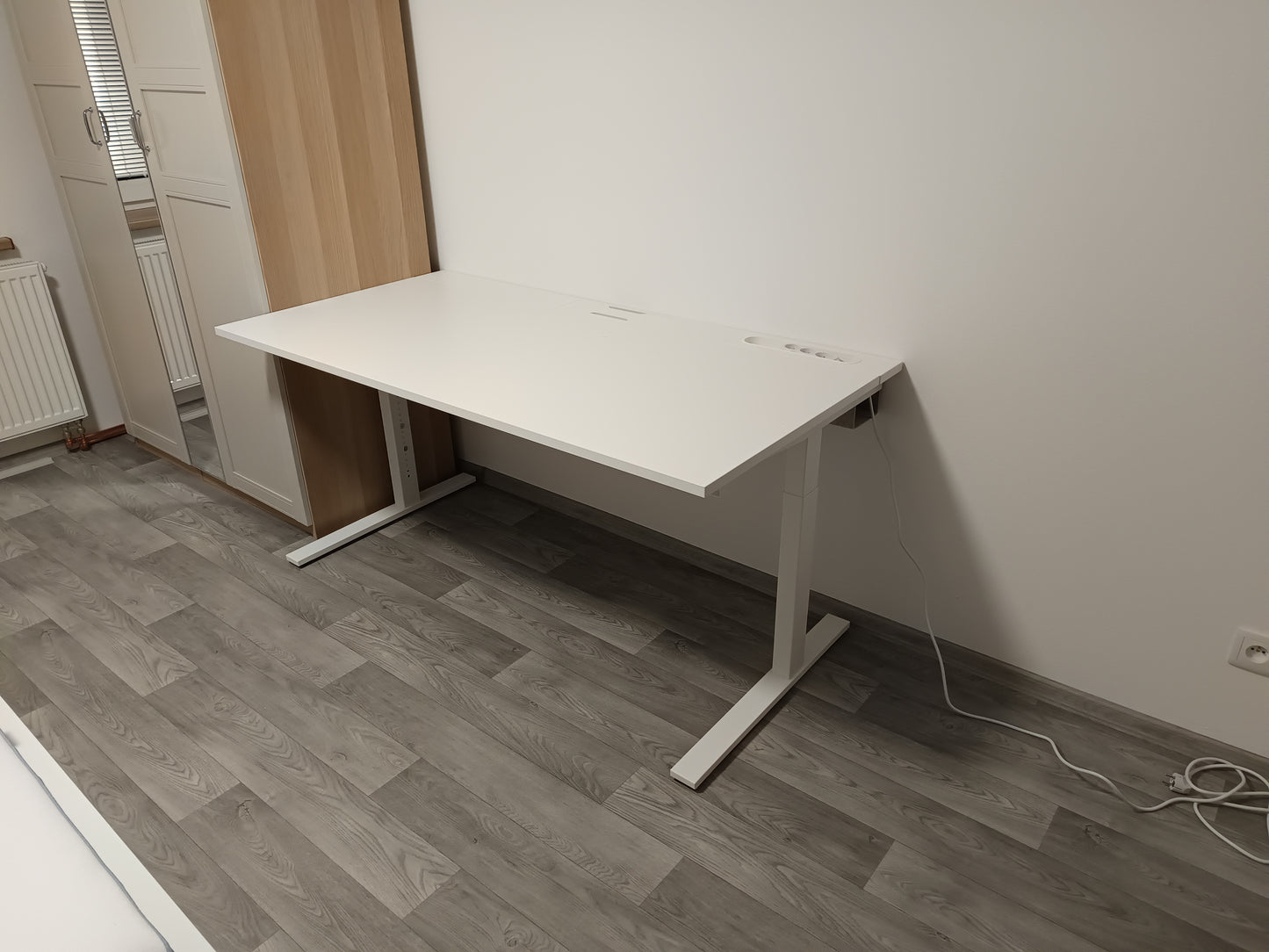 Montáž - Psací stoly